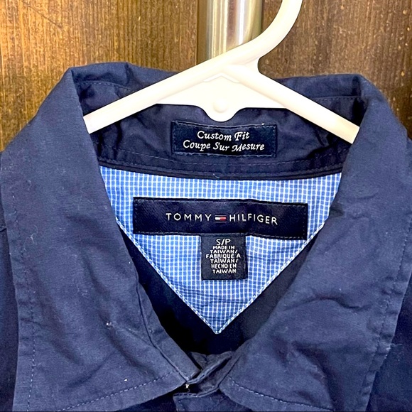 Tommy Hilfiger Men’s Shirt - Picture 2 of 2